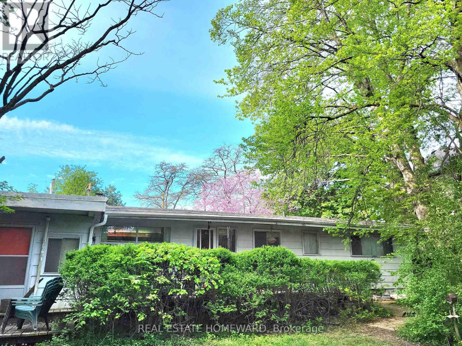 2441 Old Carriage Road, Mississauga, Ontario  L5C 1Y6 - Photo 2 - W12825408