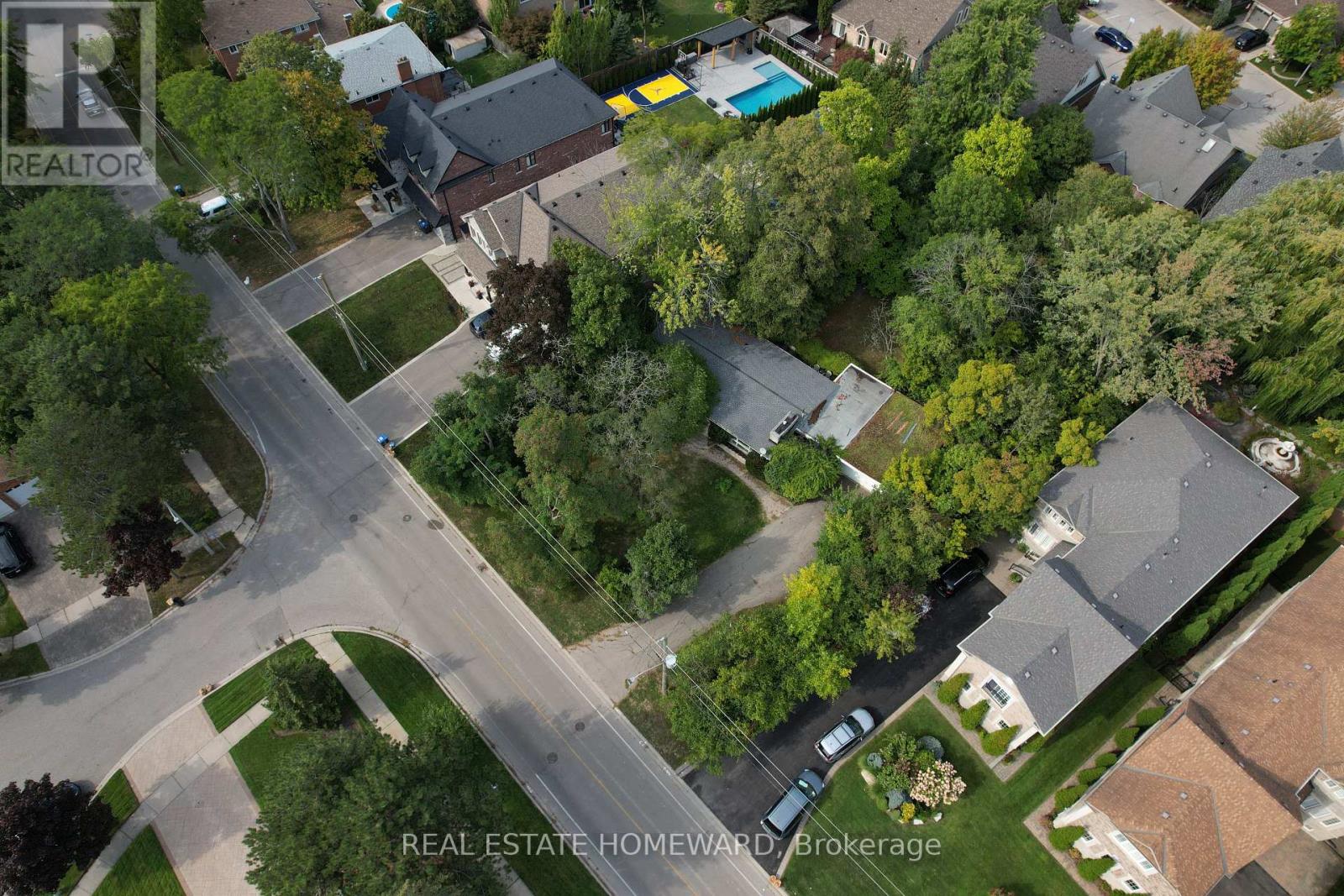 2441 Old Carriage Road, Mississauga, Ontario  L5C 1Y6 - Photo 6 - W12825408