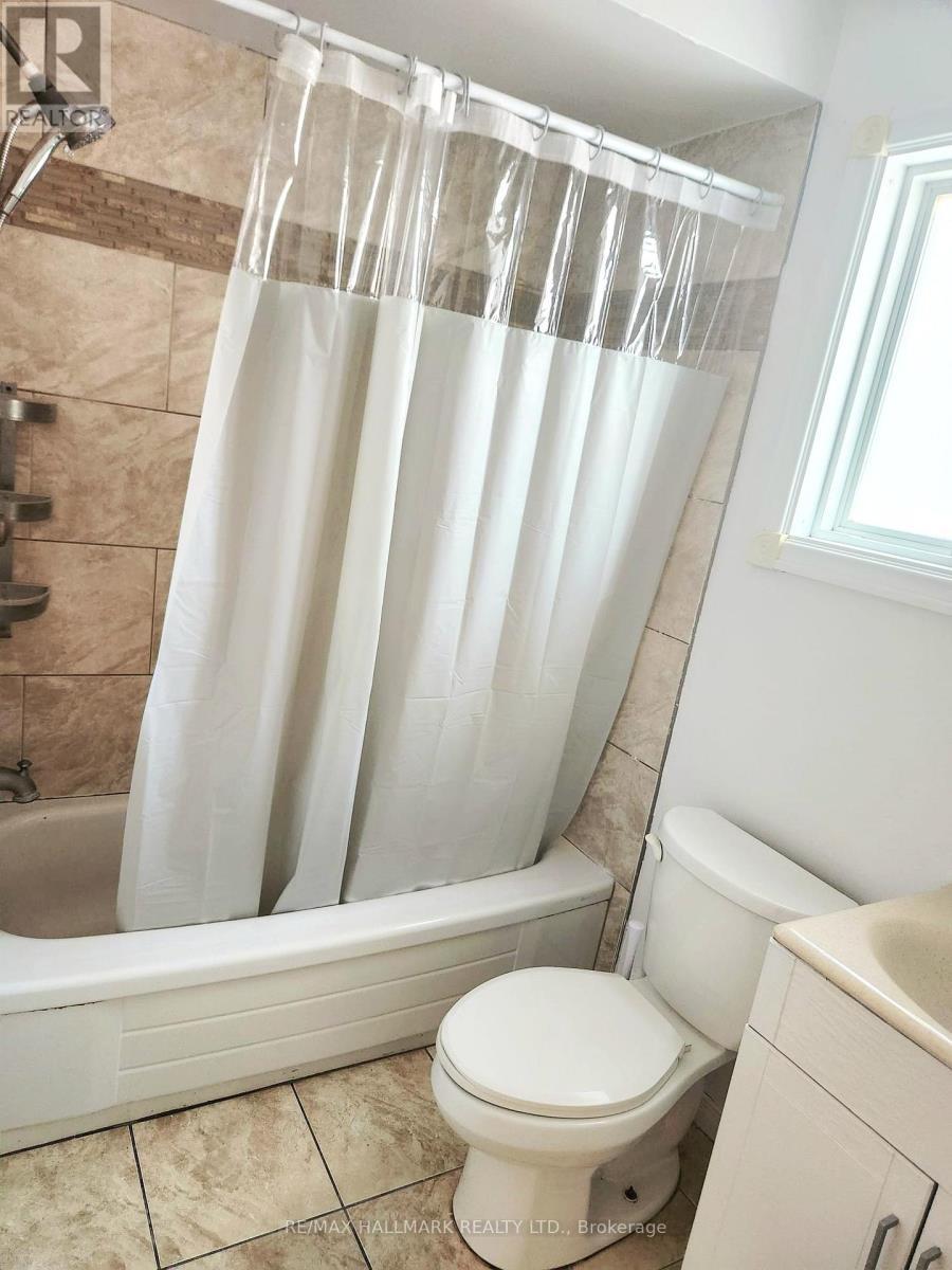 Upper - 71 Ecclestone Drive, Brampton, Ontario  L6X 3M7 - Photo 11 - W12774862