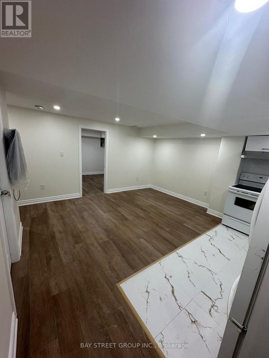 138 Sutherland Avenue, Bradford West Gwillimbury (Bradford), Ontario  L3Z 4H7 - Photo 4 - N12843572