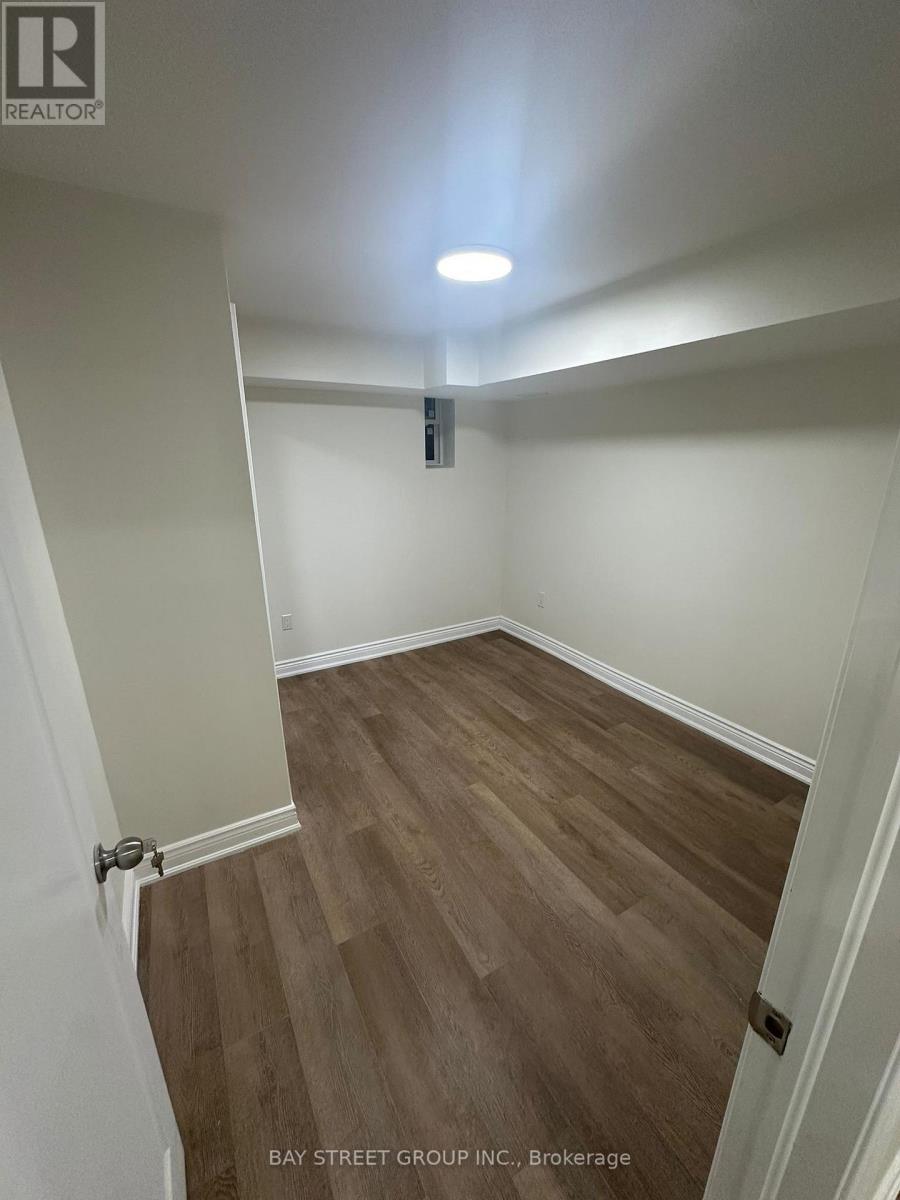 138 Sutherland Avenue, Bradford West Gwillimbury (Bradford), Ontario  L3Z 4H7 - Photo 6 - N12843572