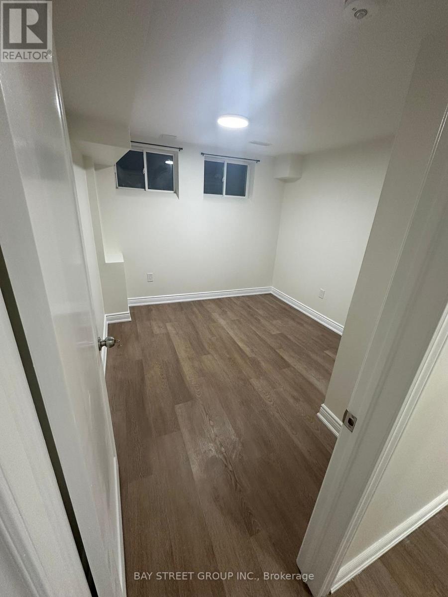 138 Sutherland Avenue, Bradford West Gwillimbury (Bradford), Ontario  L3Z 4H7 - Photo 8 - N12843572