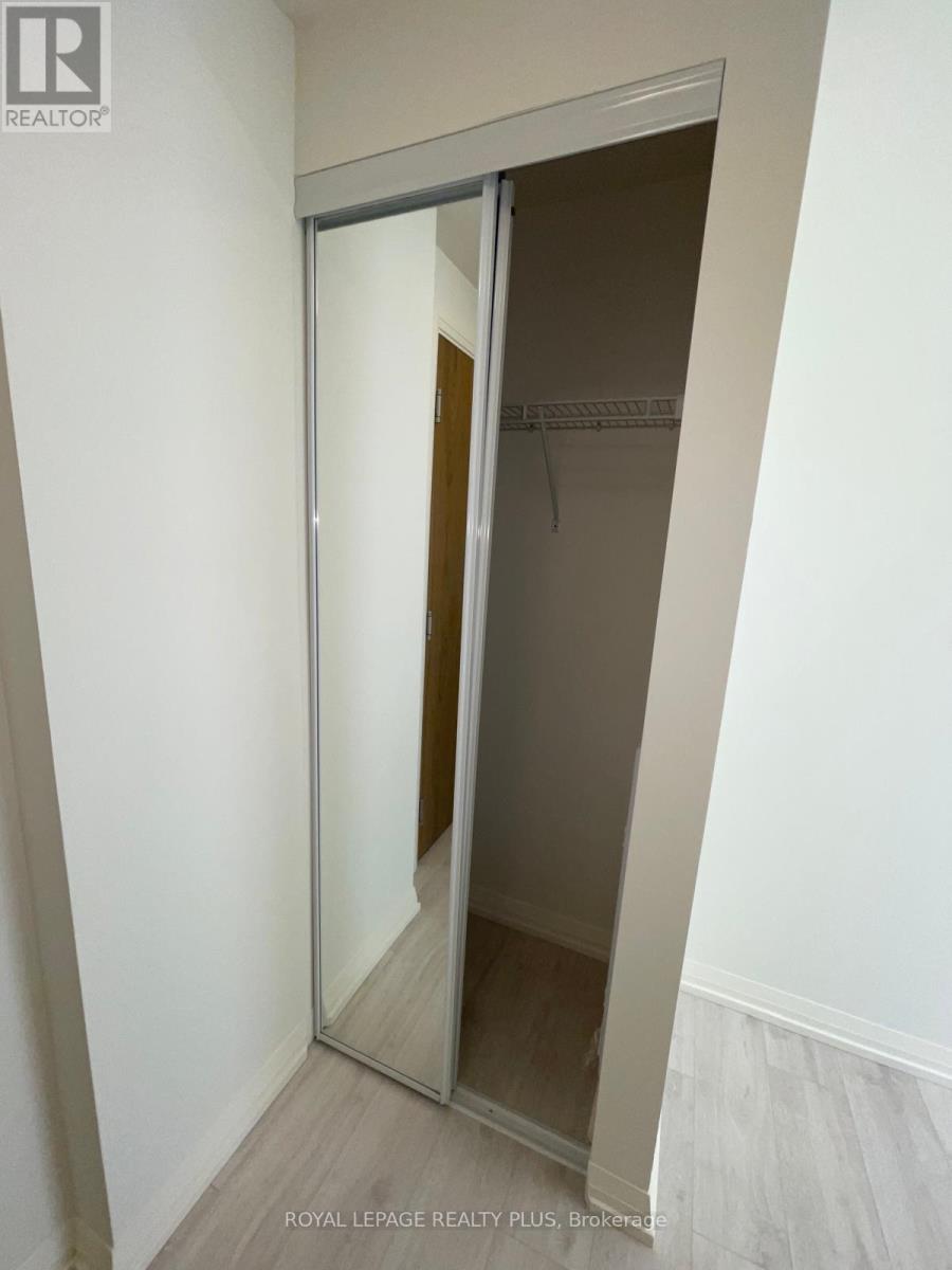 1705 - 27 Korda Gate, Vaughan, Ontario  L4K 2M9 - Photo 3 - N12843656