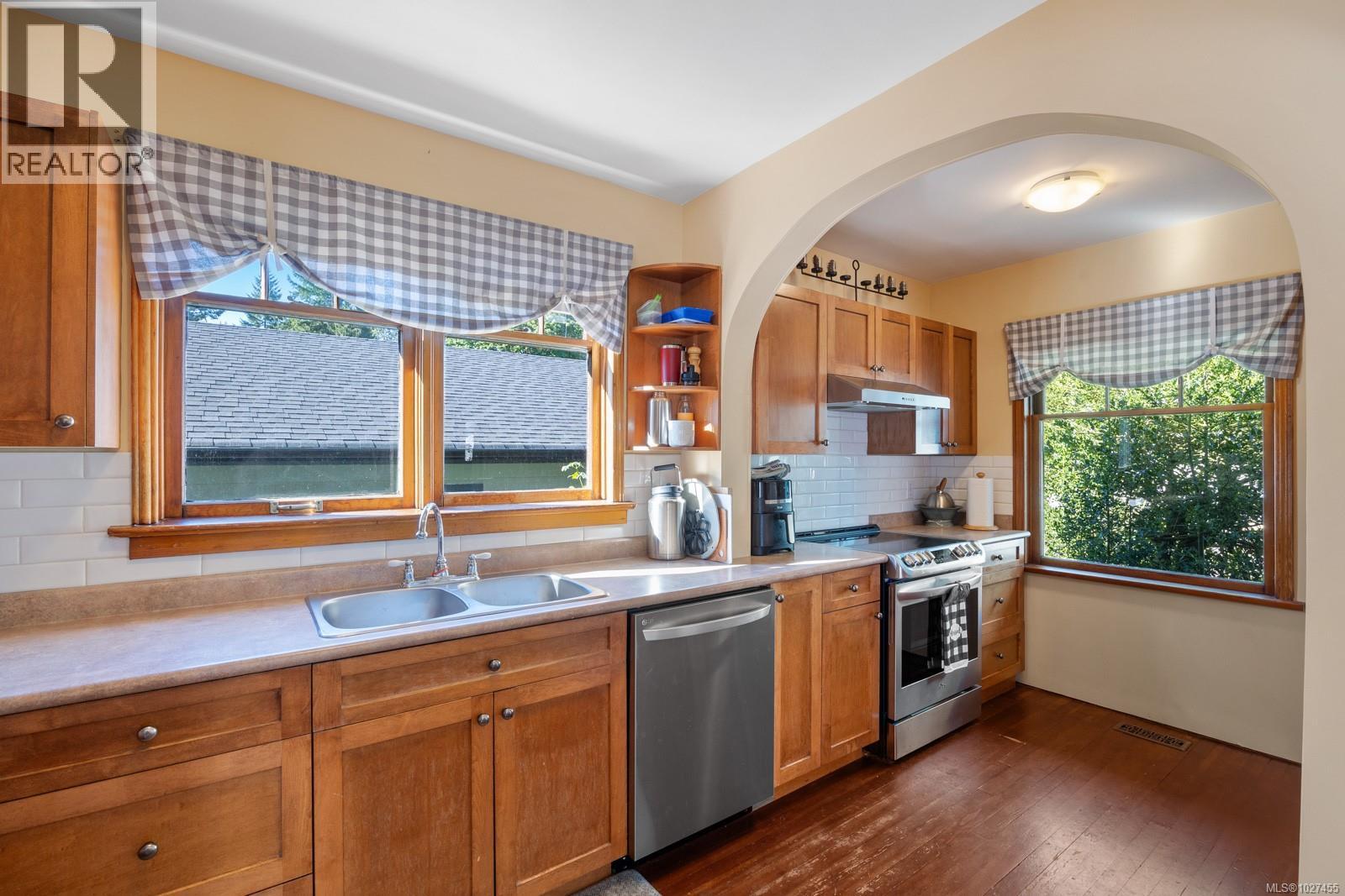 2725 Derwent Ave, Cumberland, British Columbia  V0R 1S0 - Photo 7 - 1027455