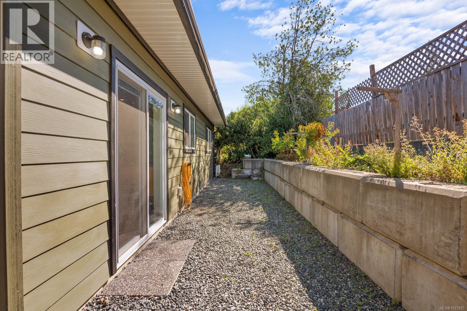 2725 Derwent Ave, Cumberland, British Columbia  V0R 1S0 - Photo 31 - 1027455