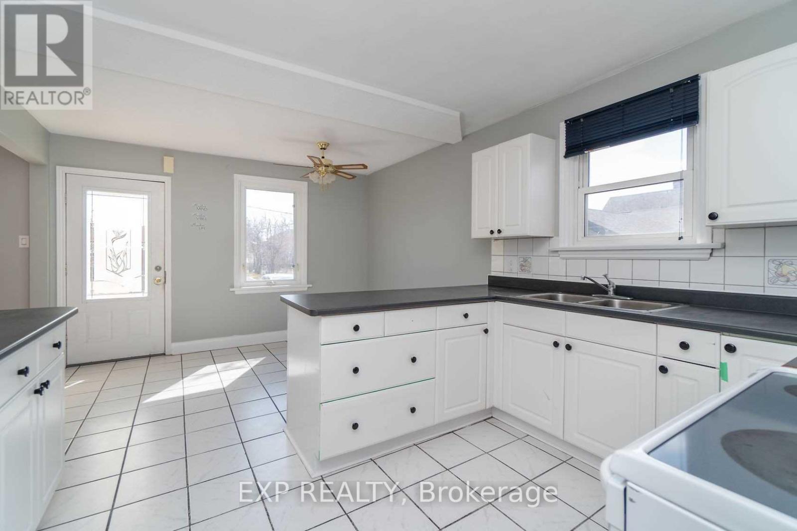 204 John Street, Brampton, Ontario  L6W 2A6 - Photo 10 - W12843510