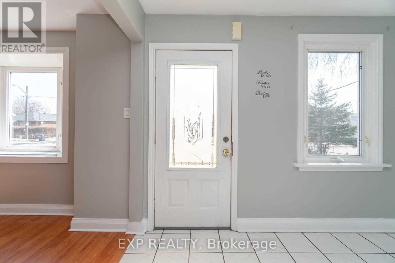 204 John Street, Brampton, Ontario  L6W 2A6 - Photo 2 - W12843510