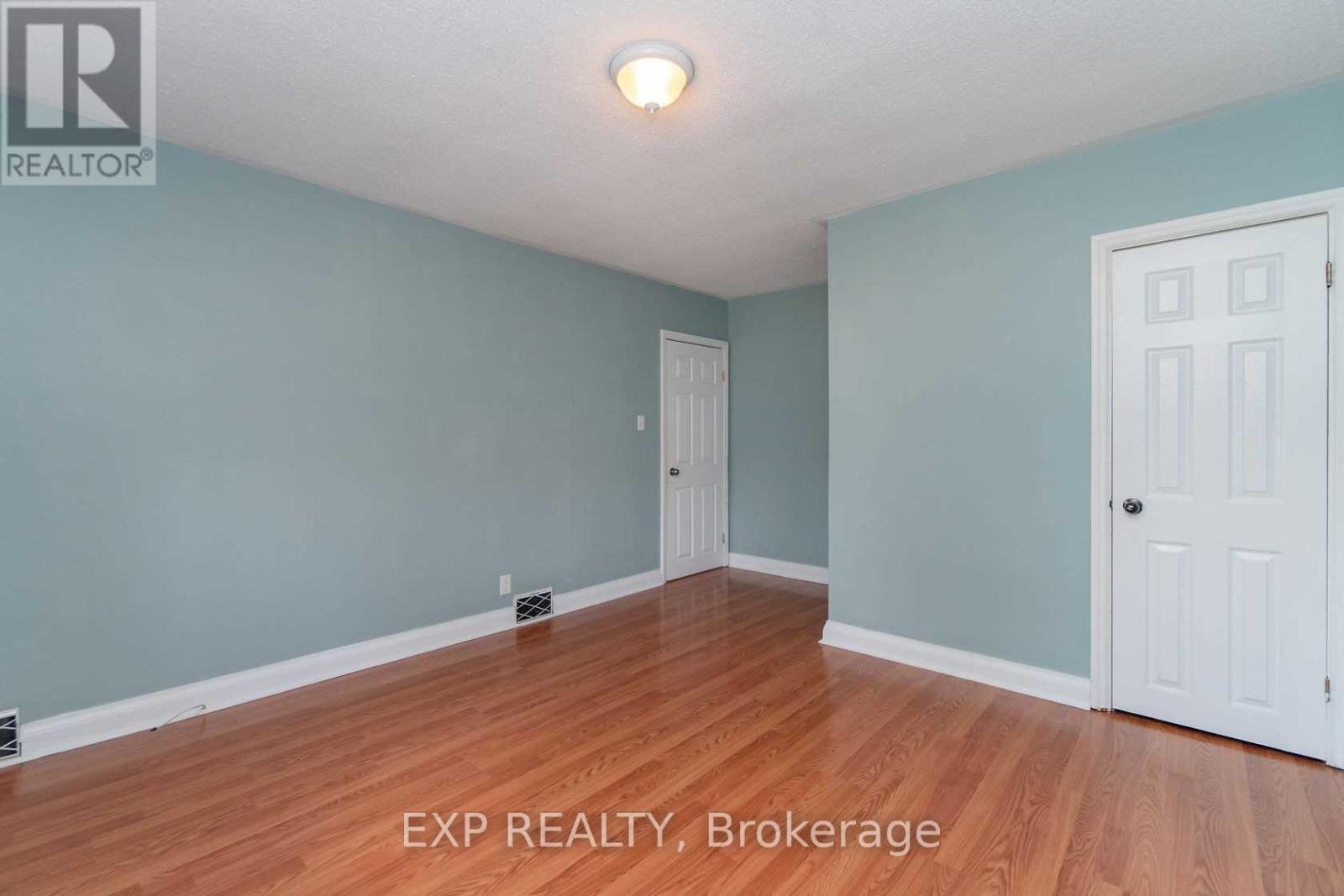 204 John Street, Brampton, Ontario  L6W 2A6 - Photo 5 - W12843510