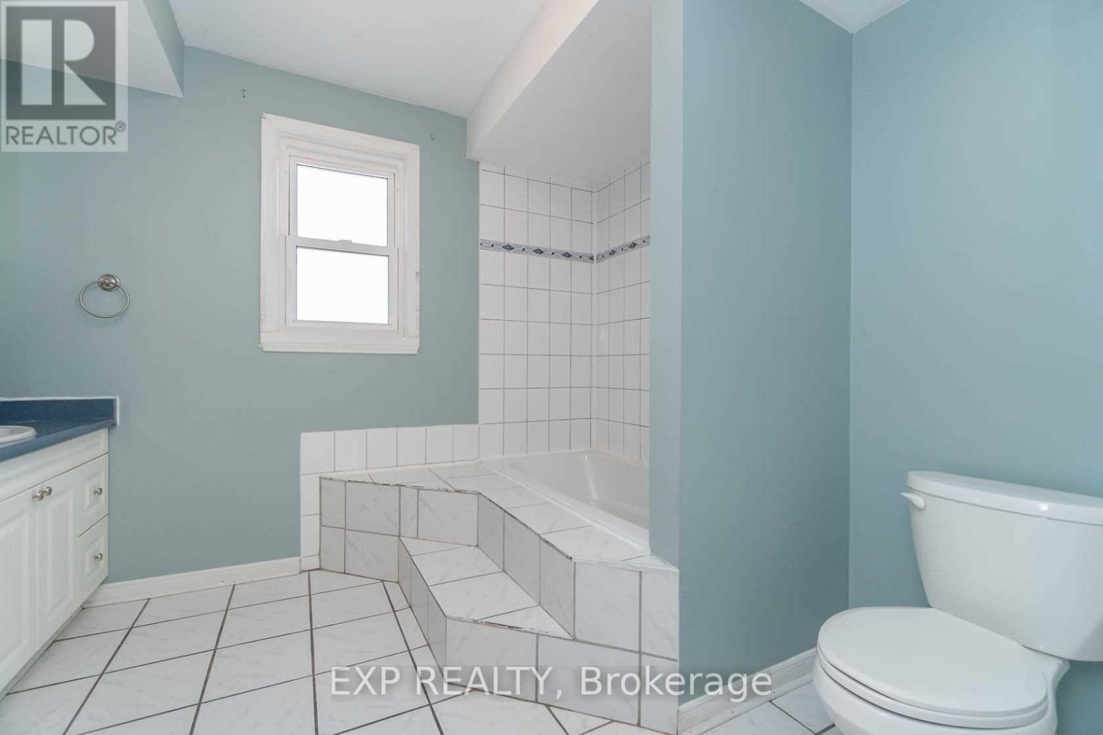 204 John Street, Brampton, Ontario  L6W 2A6 - Photo 8 - W12843510