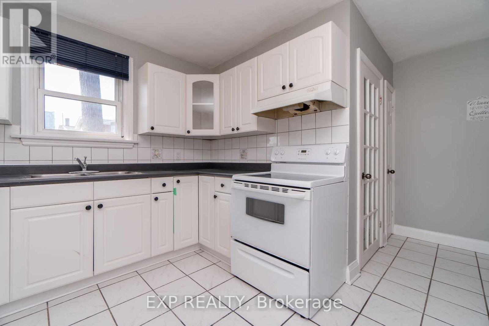 204 John Street, Brampton, Ontario  L6W 2A6 - Photo 9 - W12843510