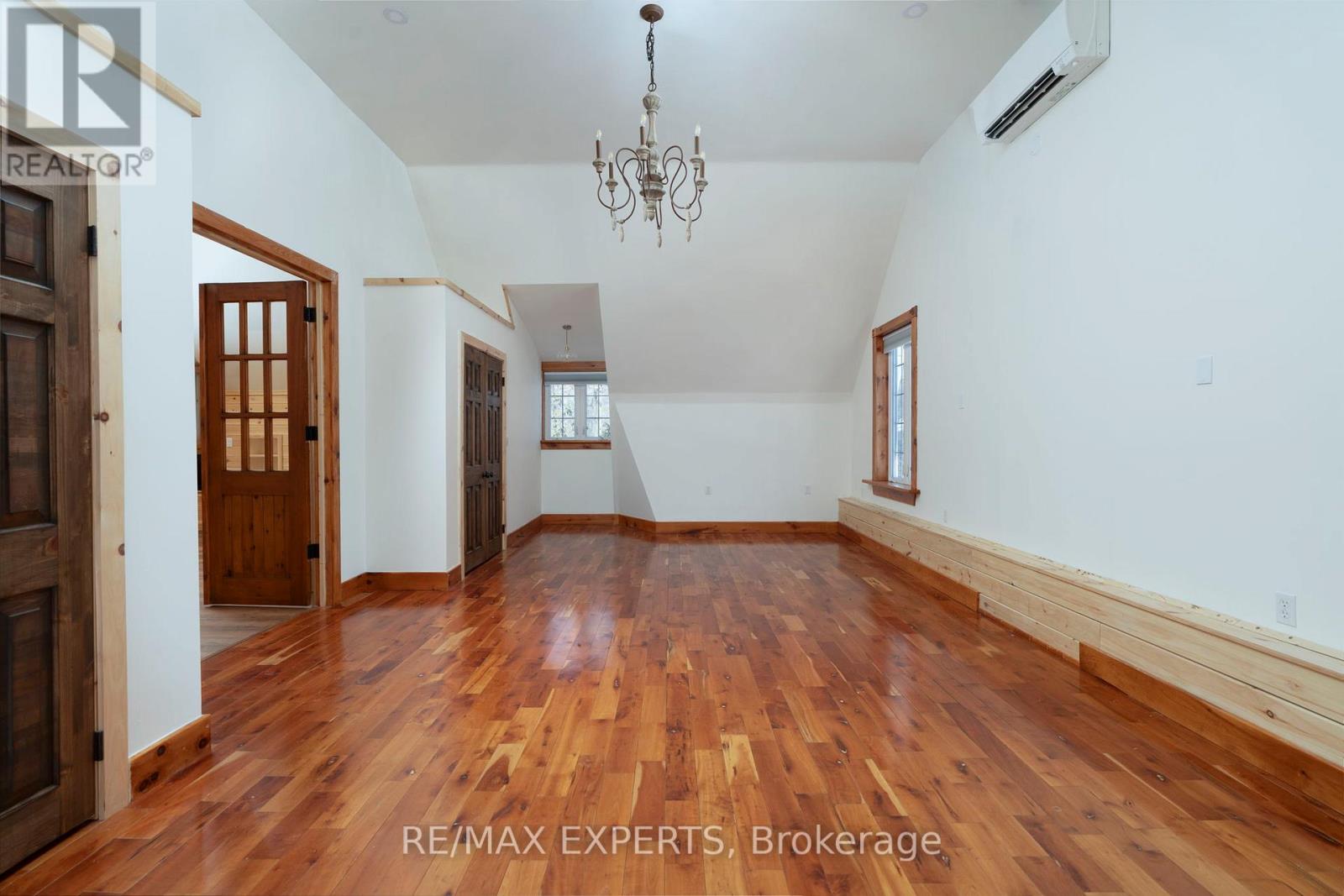 Loft - 14746 Caledon-King Twnln Line S, Caledon, Ontario  L7E 3R4 - Photo 13 - W12843552