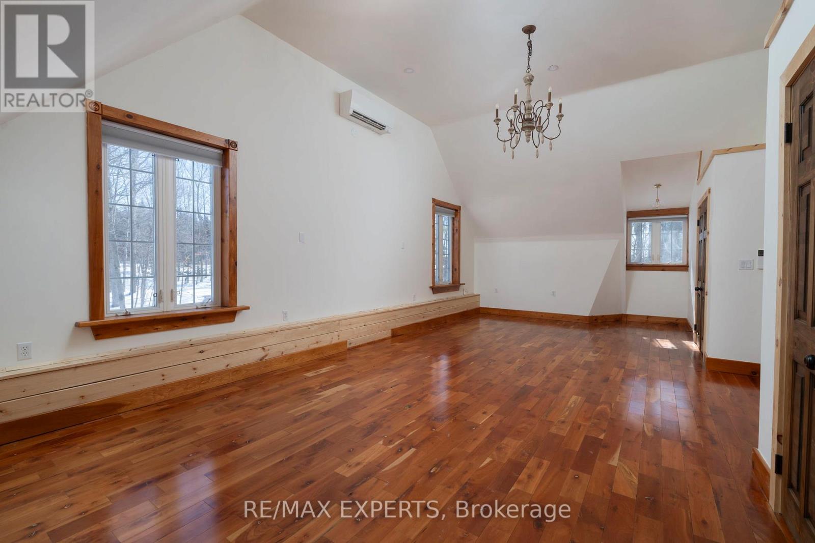 Loft - 14746 Caledon-King Twnln Line S, Caledon, Ontario  L7E 3R4 - Photo 15 - W12843552