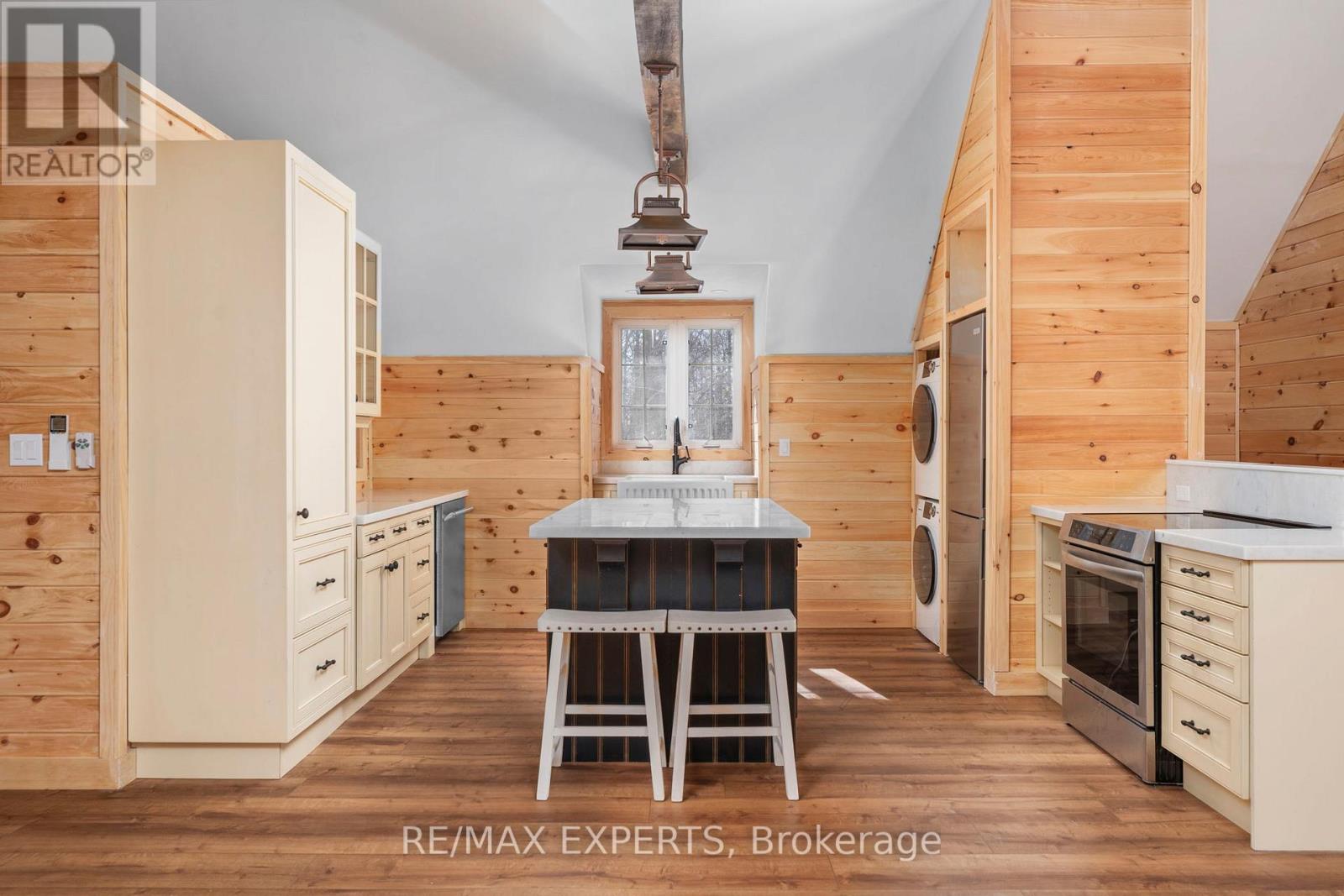 Loft - 14746 Caledon-King Twnln Line S, Caledon, Ontario  L7E 3R4 - Photo 9 - W12843552