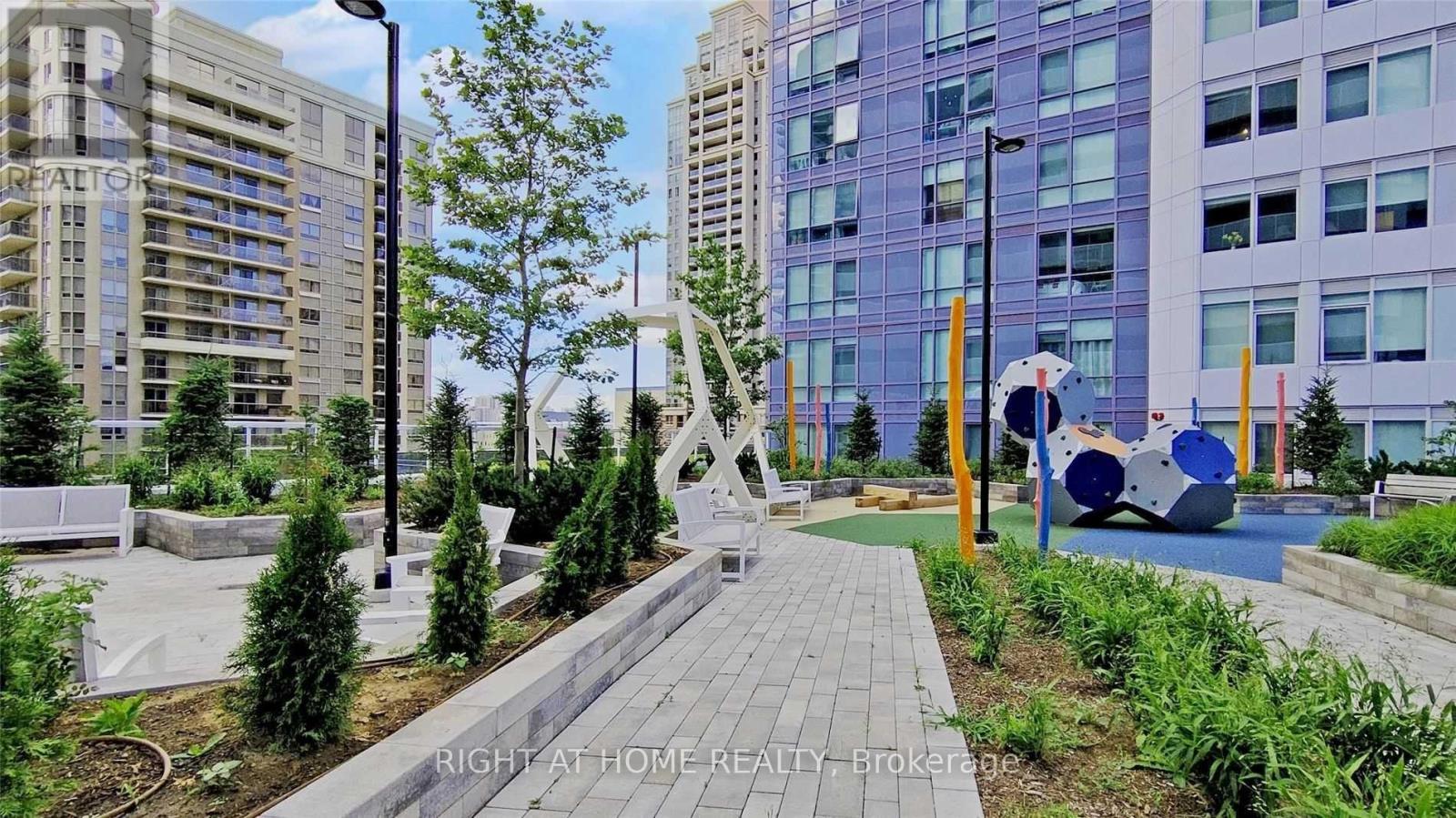 4306 - 4065 Confederation Parkway, Mississauga, Ontario  L5B 0L4 - Photo 13 - W12843570