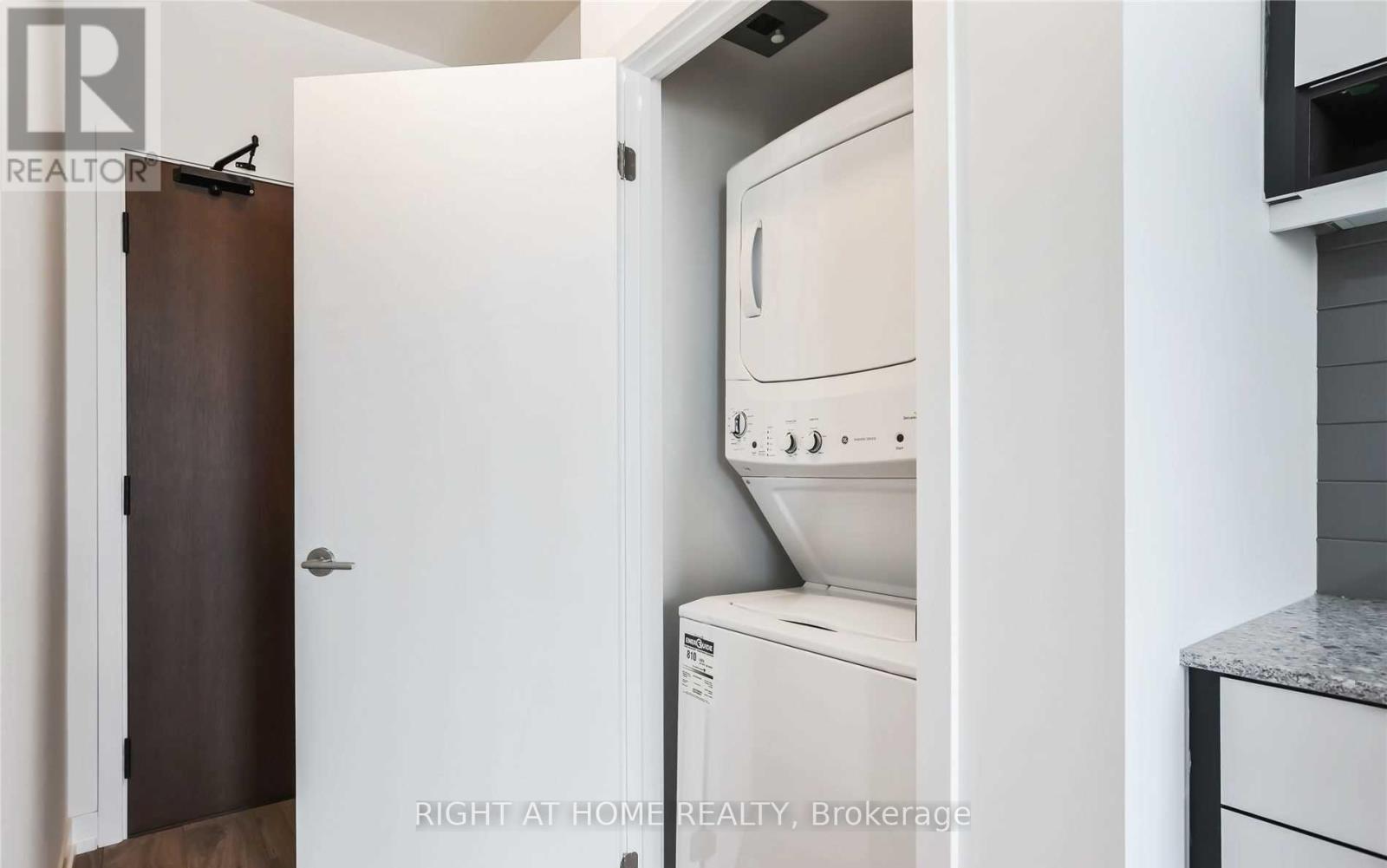 4306 - 4065 Confederation Parkway, Mississauga, Ontario  L5B 0L4 - Photo 35 - W12843570