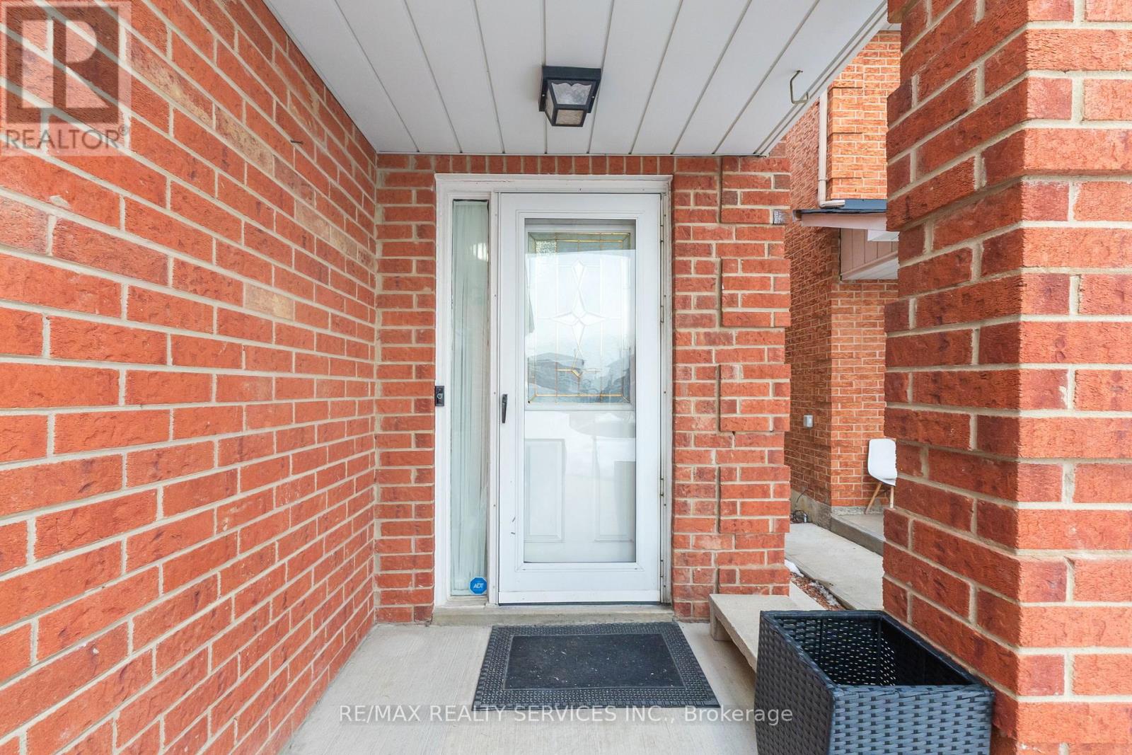 78 Wildercroft Avenue, Brampton, Ontario  L6V 4G5 - Photo 5 - W12843590