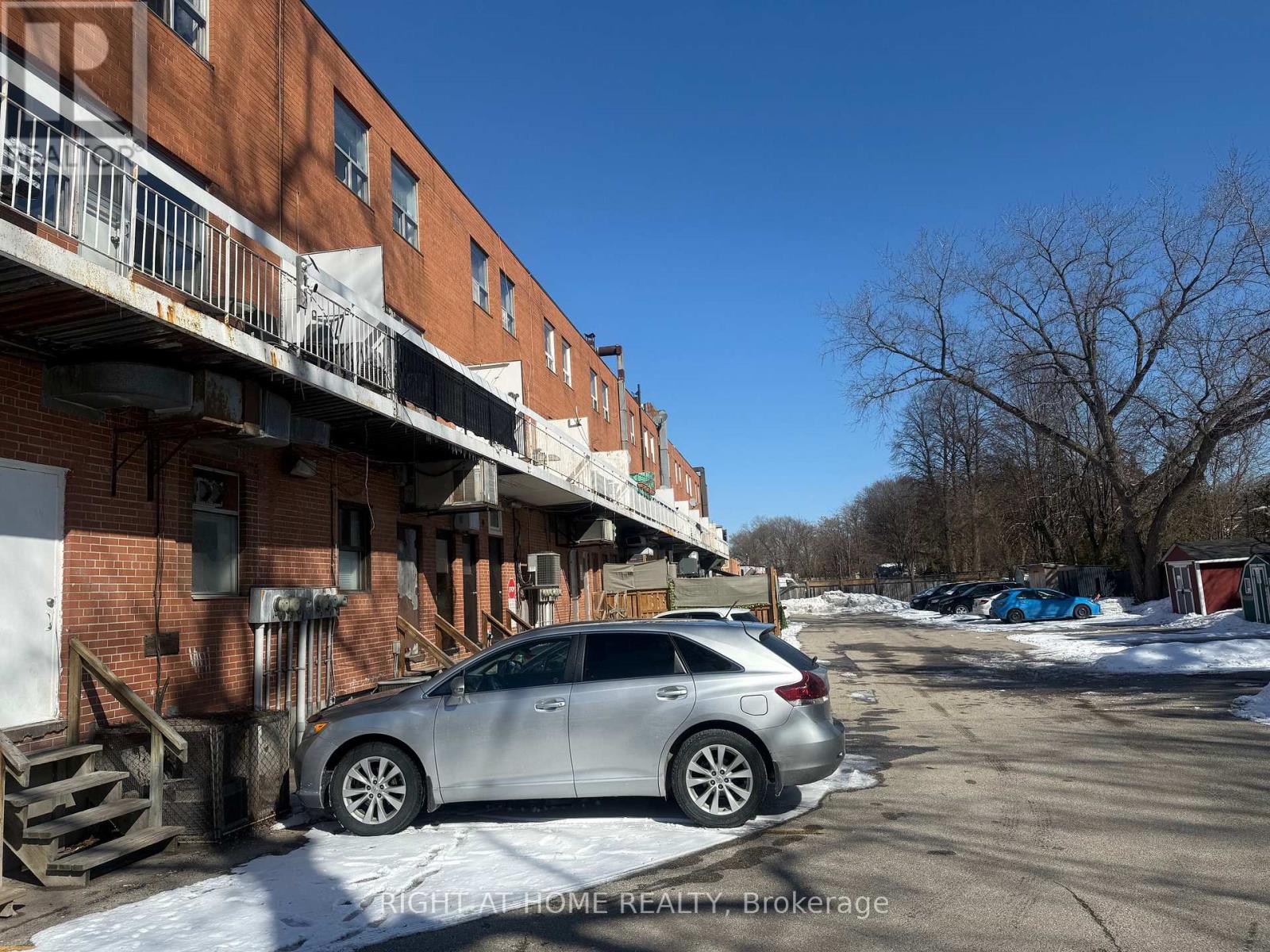 2 - 1852 Lakeshore Road W, Mississauga, Ontario  L5J 1J7 - Photo 2 - W12843618