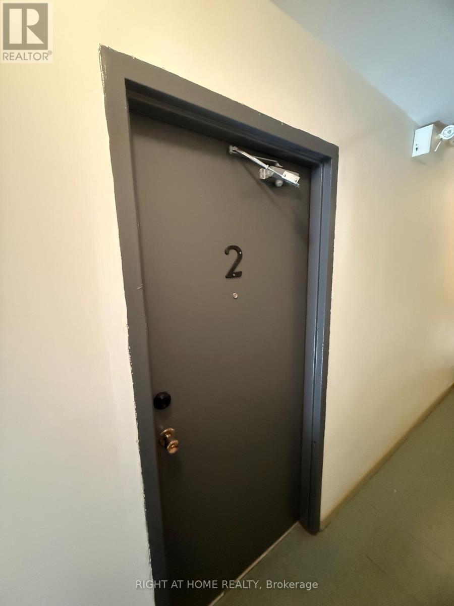 2 - 1852 Lakeshore Road W, Mississauga, Ontario  L5J 1J7 - Photo 3 - W12843618