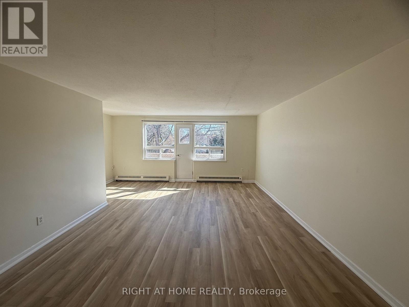 2 - 1852 Lakeshore Road W, Mississauga, Ontario  L5J 1J7 - Photo 5 - W12843618