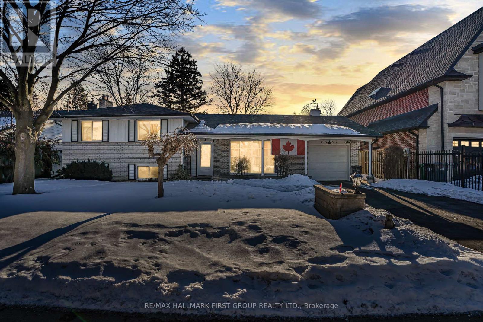 2354 CLIFF ROAD, Mississauga, Ontario