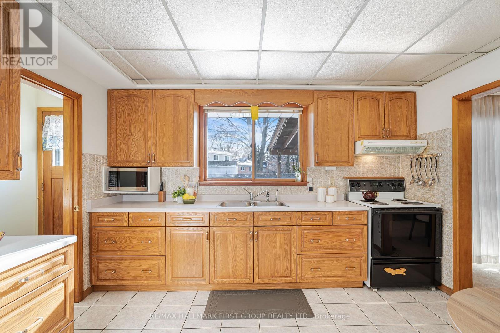 2354 Cliff Road, Mississauga, Ontario  L5A 2N9 - Photo 11 - W12843632