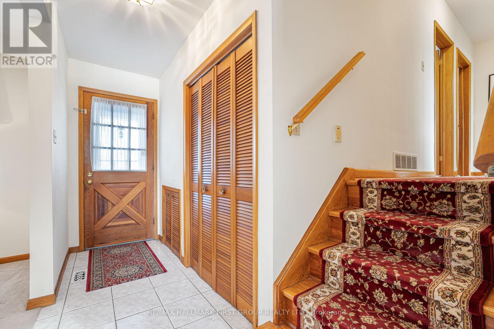 2354 Cliff Road, Mississauga, Ontario  L5A 2N9 - Photo 15 - W12843632