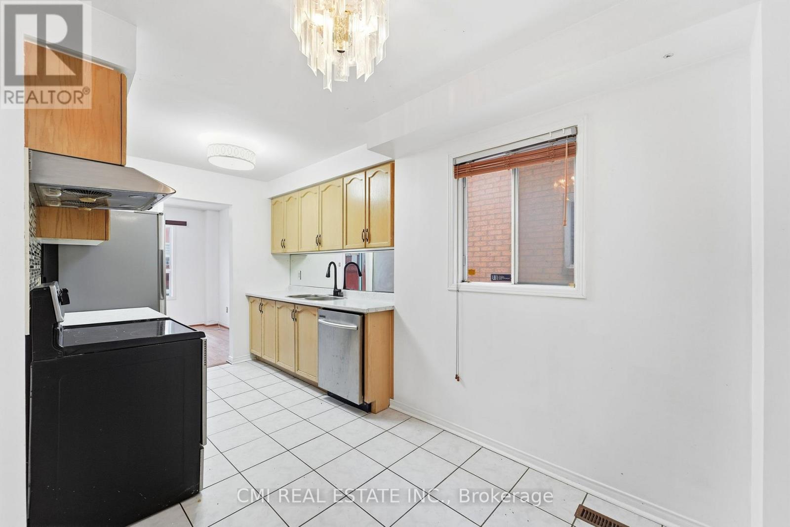 128 Toba Crescent, Brampton, Ontario  L6Z 4R9 - Photo 10 - W12843648