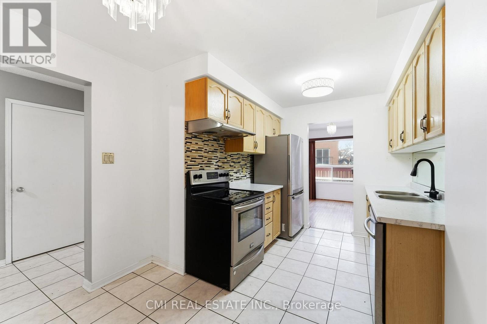 128 Toba Crescent, Brampton, Ontario  L6Z 4R9 - Photo 11 - W12843648