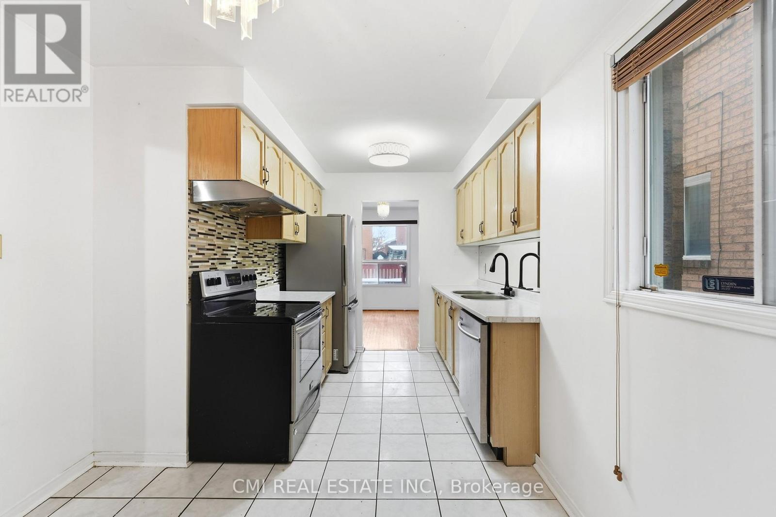 128 Toba Crescent, Brampton, Ontario  L6Z 4R9 - Photo 12 - W12843648