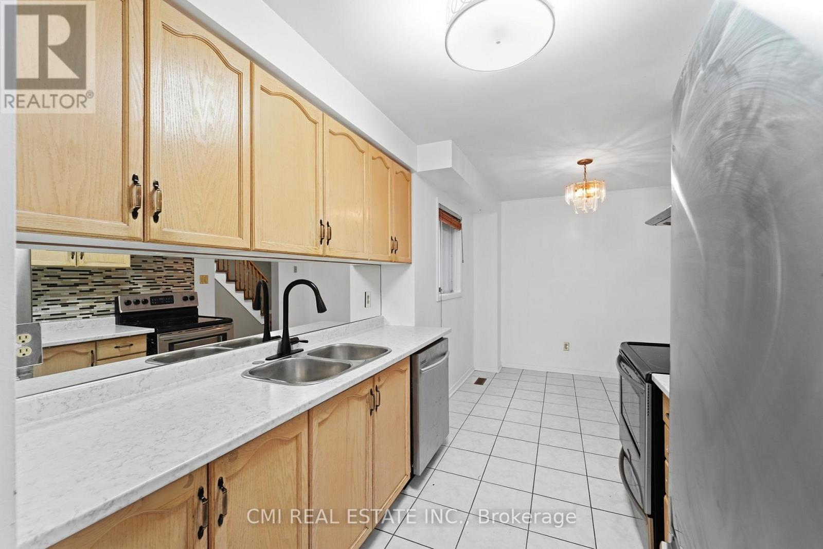 128 Toba Crescent, Brampton, Ontario  L6Z 4R9 - Photo 13 - W12843648