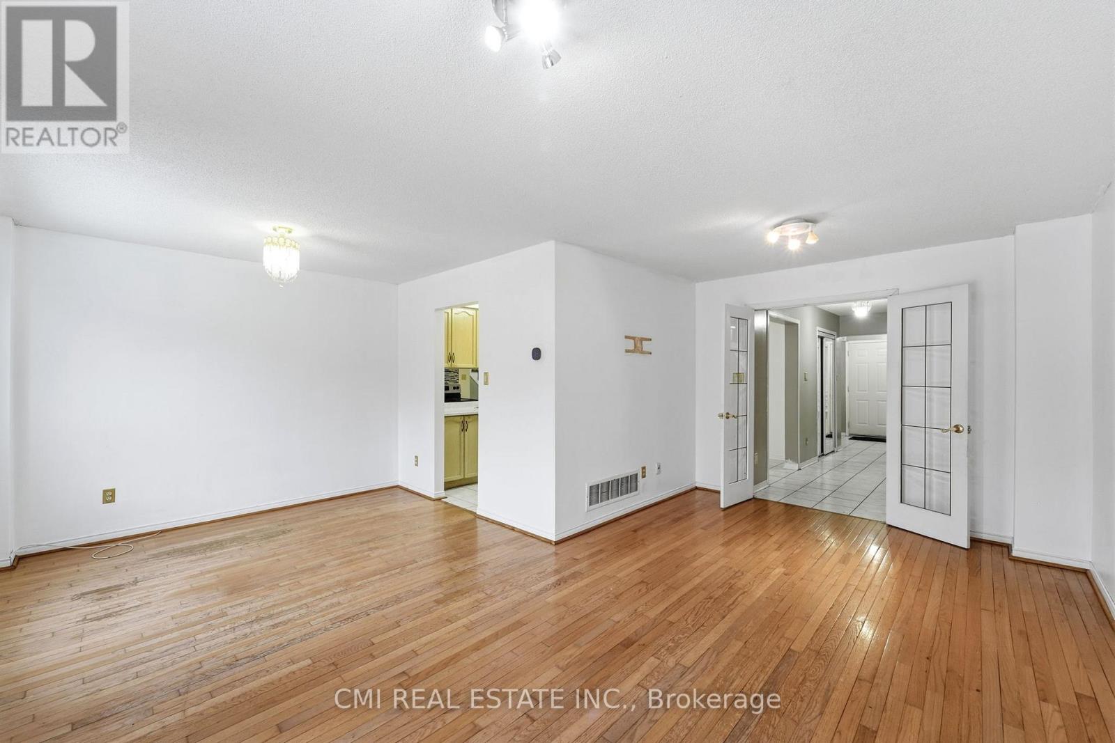 128 Toba Crescent, Brampton, Ontario  L6Z 4R9 - Photo 16 - W12843648