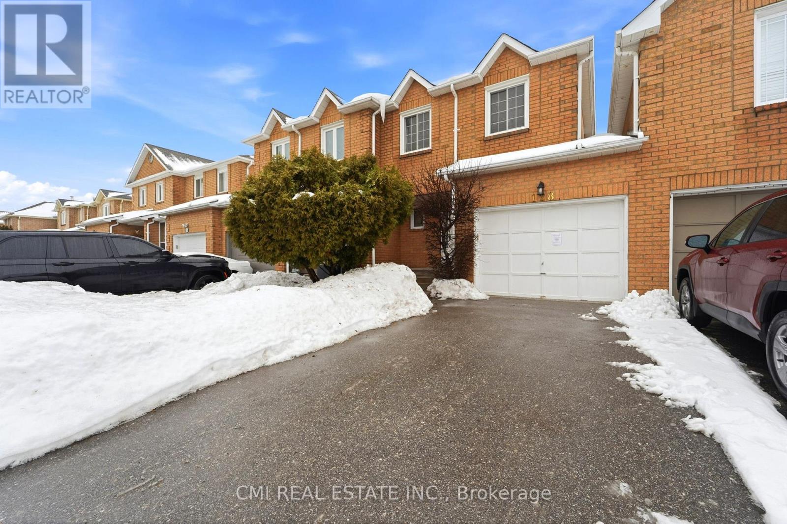 128 Toba Crescent, Brampton, Ontario  L6Z 4R9 - Photo 4 - W12843648