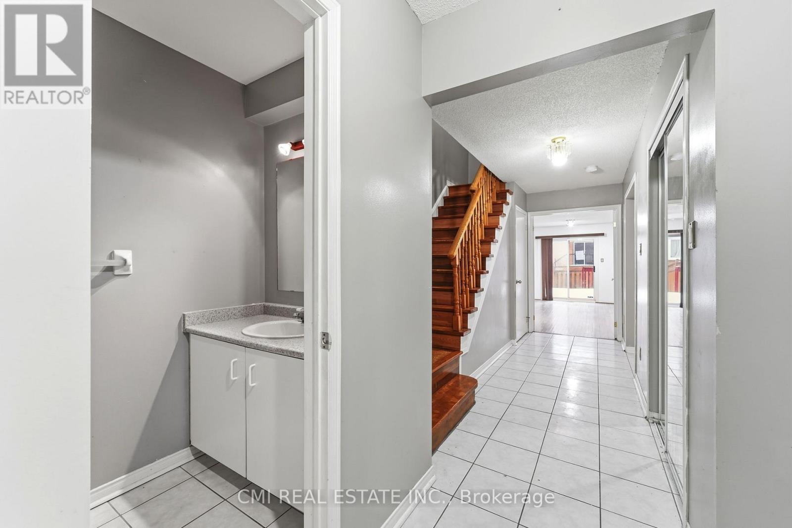 128 Toba Crescent, Brampton, Ontario  L6Z 4R9 - Photo 6 - W12843648