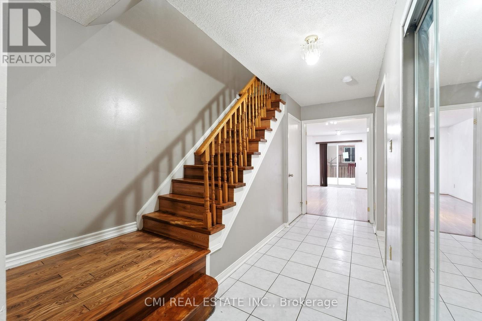 128 Toba Crescent, Brampton, Ontario  L6Z 4R9 - Photo 8 - W12843648