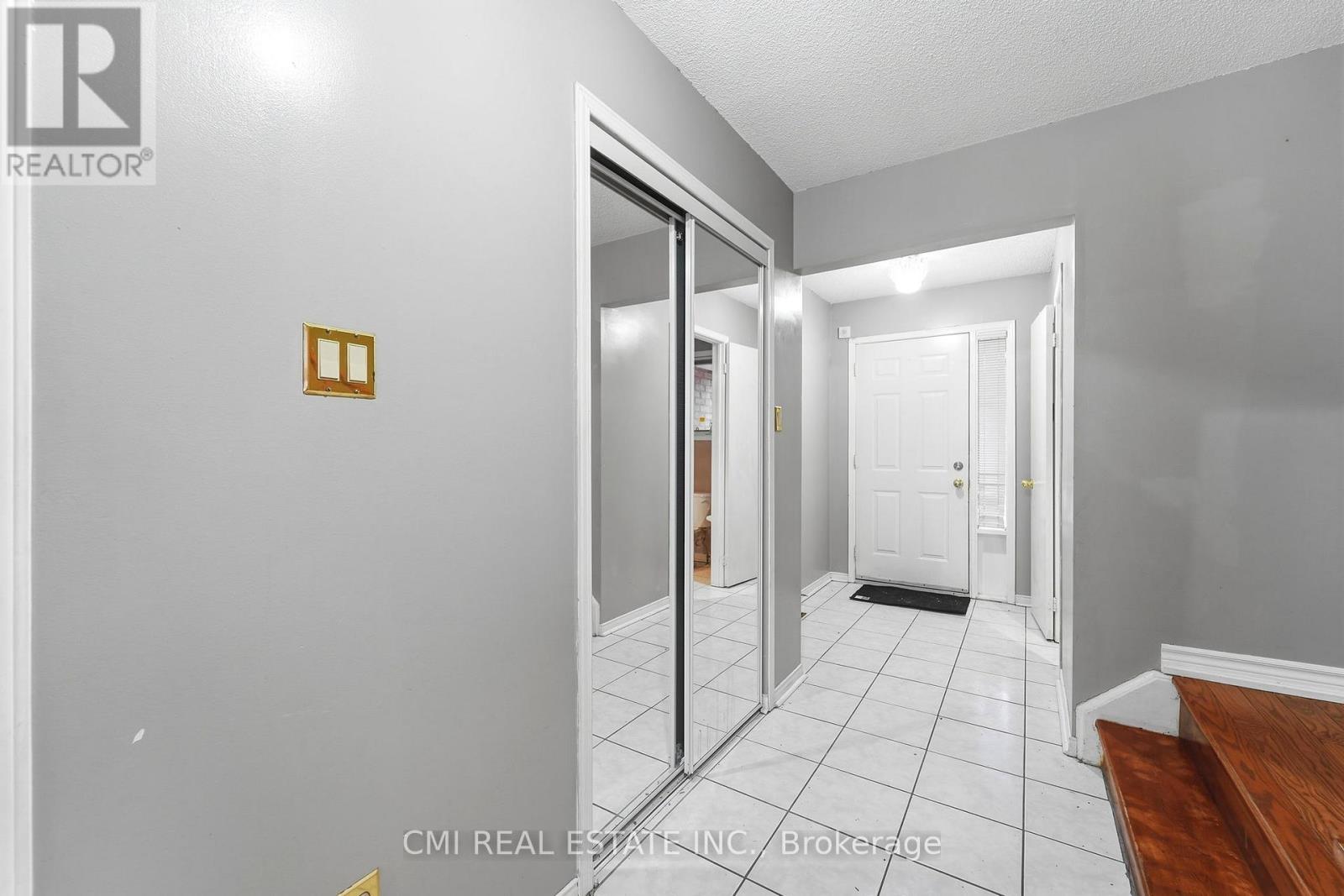 128 Toba Crescent, Brampton, Ontario  L6Z 4R9 - Photo 9 - W12843648