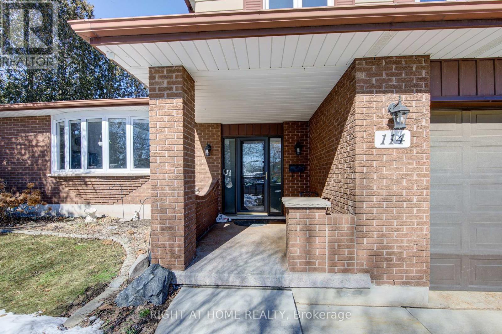 114 Cowan Crescent, London South, Ontario  N6C 2V7 - Photo 2 - X12843550