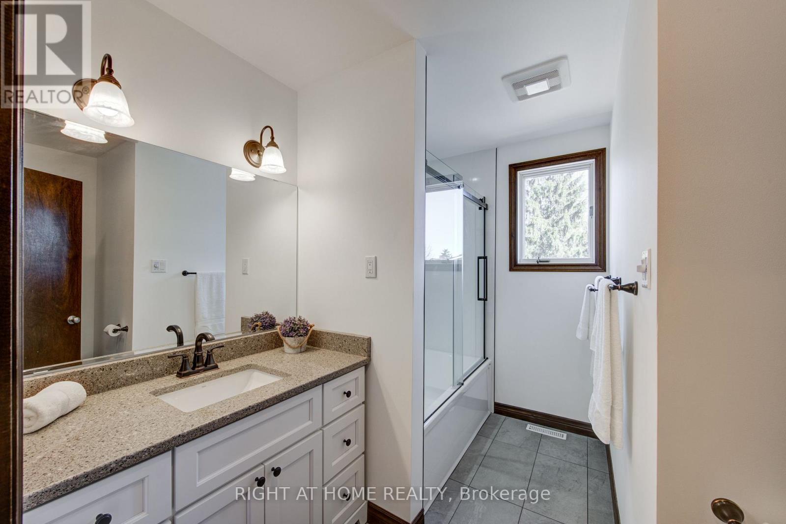 114 Cowan Crescent, London South, Ontario  N6C 2V7 - Photo 29 - X12843550