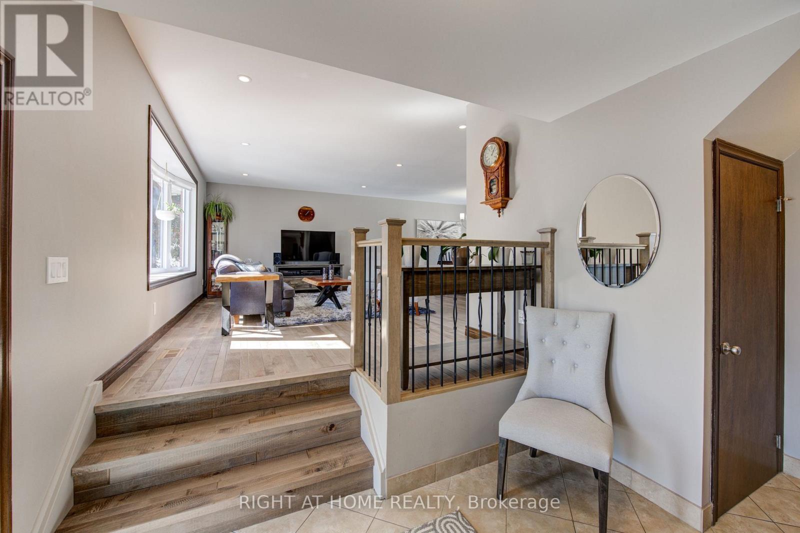 114 Cowan Crescent, London South, Ontario  N6C 2V7 - Photo 5 - X12843550