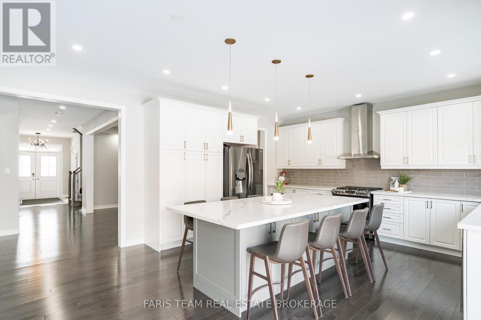 944 Larter Street, Innisfil, Ontario  L9S 0N4 - Photo 6 - N12834682