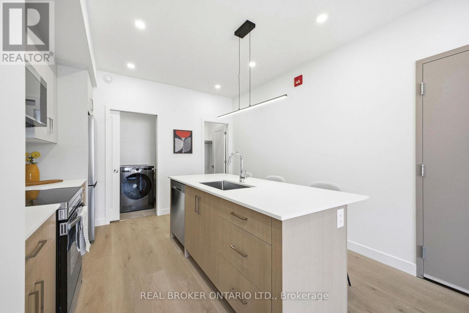 5 - 184 Woodroffe Avenue, Ottawa, Ontario  K2A 3T9 - Photo 3 - X12806178