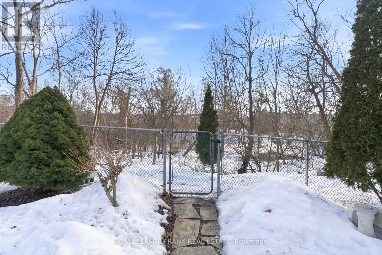 9 Royal Pines Court, Clarington (Bowmanville), Ontario  L1C 4P4 - Photo 9 - E12843756