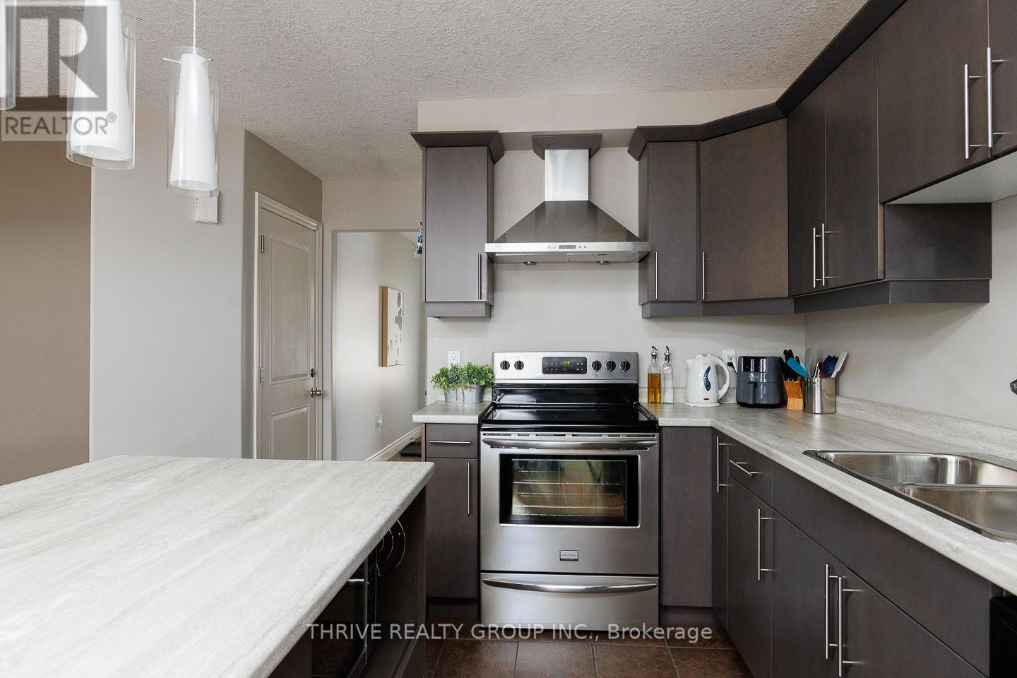 33 Abbott Street, Strathroy-Caradoc, Ontario  N7G 0B6 - Photo 13 - X12843680