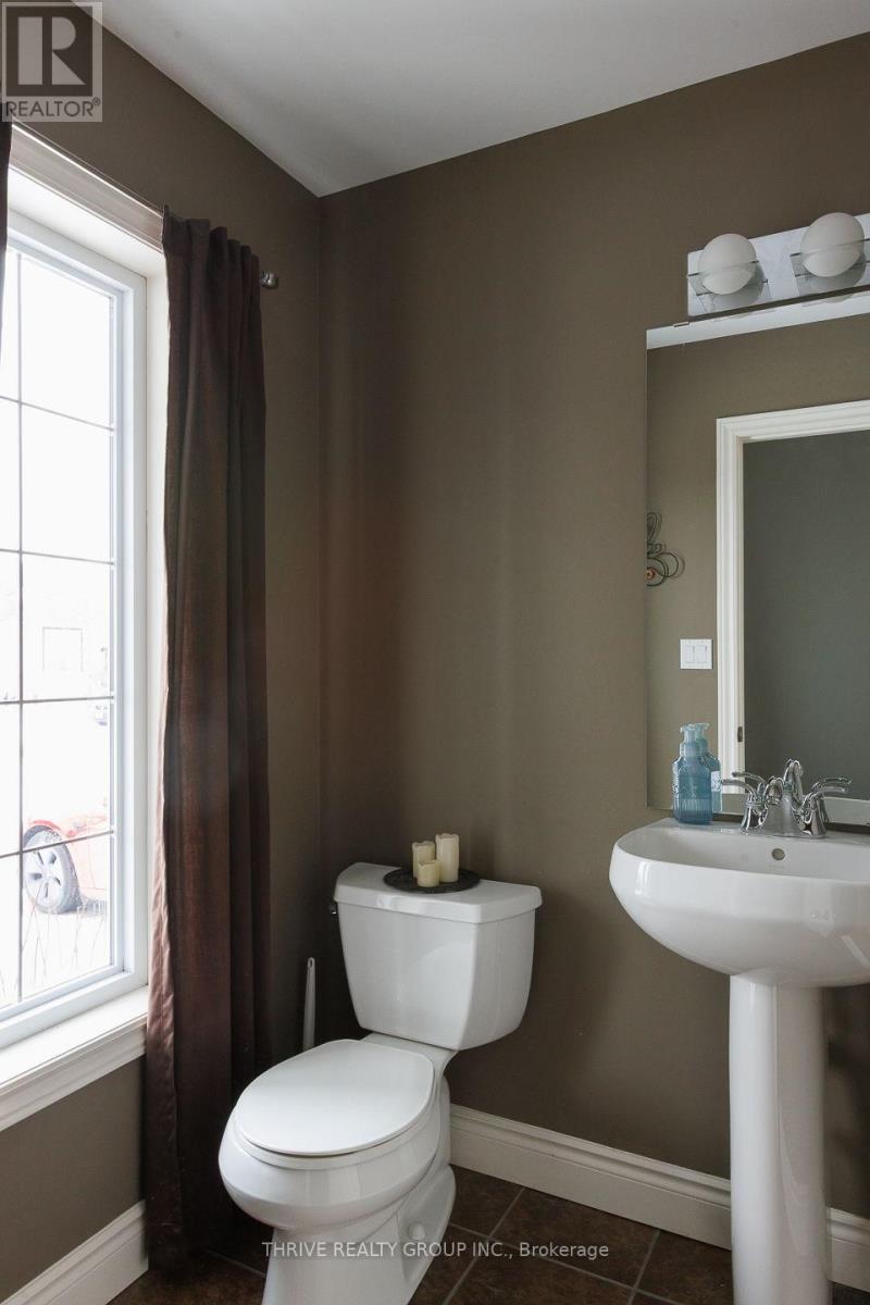 33 Abbott Street, Strathroy-Caradoc, Ontario  N7G 0B6 - Photo 16 - X12843680