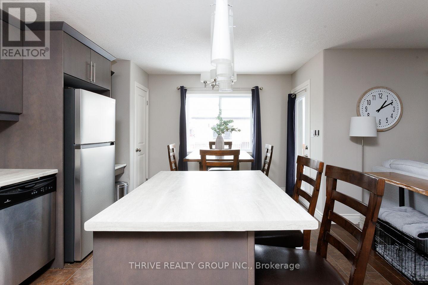 33 Abbott Street, Strathroy-Caradoc, Ontario  N7G 0B6 - Photo 4 - X12843680