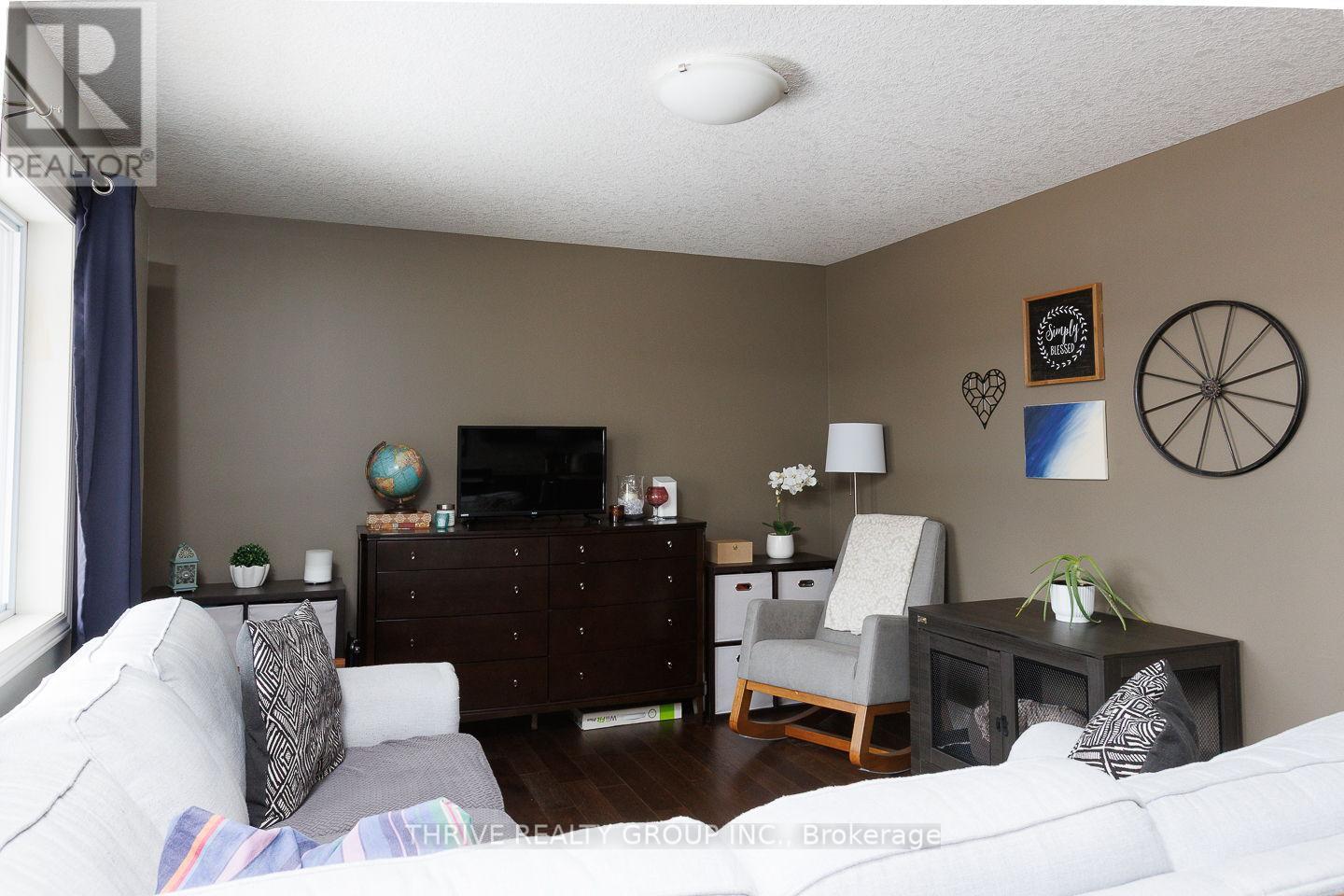 33 Abbott Street, Strathroy-Caradoc, Ontario  N7G 0B6 - Photo 9 - X12843680