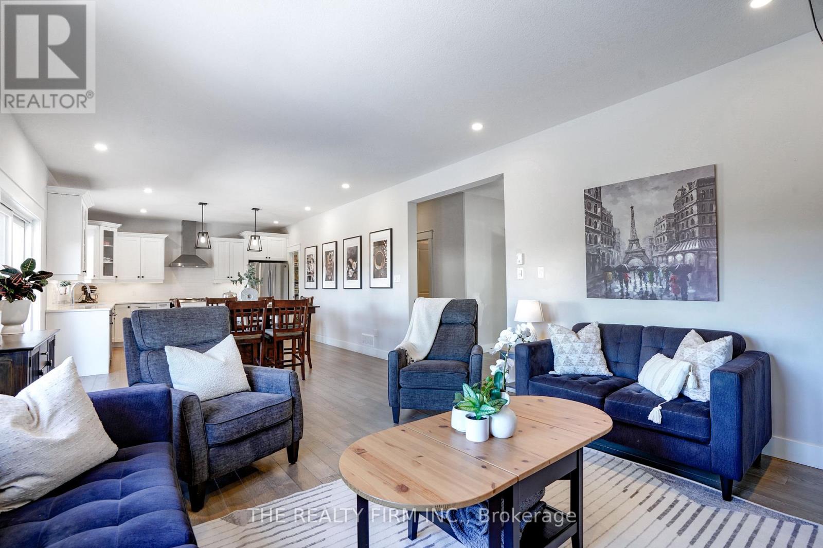 110 Stuart Avenue, Lucan Biddulph (Lucan), Ontario  N0M 2J0 - Photo 10 - X12843782