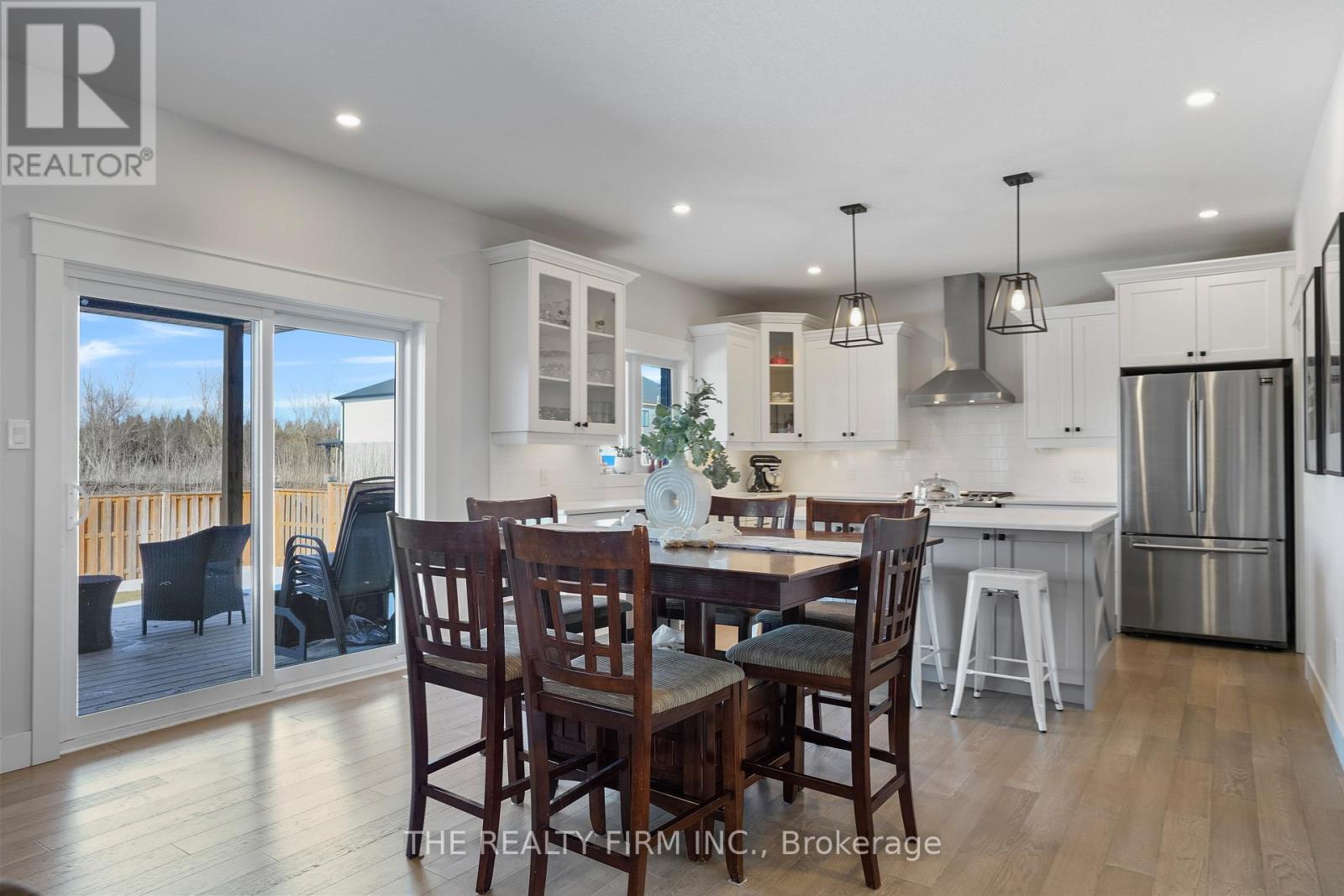 110 Stuart Avenue, Lucan Biddulph (Lucan), Ontario  N0M 2J0 - Photo 12 - X12843782