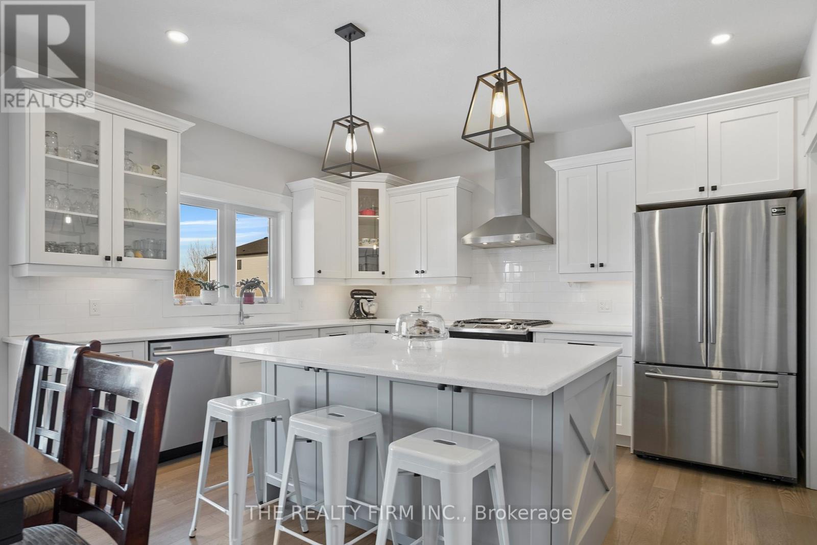 110 Stuart Avenue, Lucan Biddulph (Lucan), Ontario  N0M 2J0 - Photo 13 - X12843782