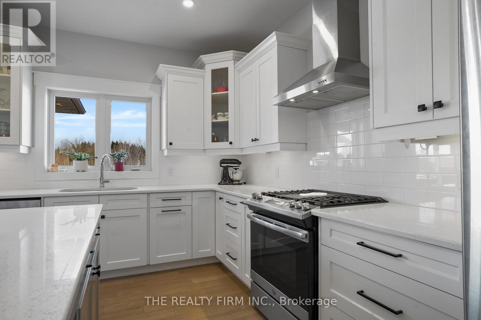 110 Stuart Avenue, Lucan Biddulph (Lucan), Ontario  N0M 2J0 - Photo 14 - X12843782