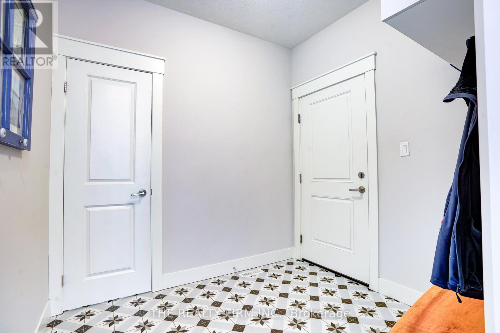 110 Stuart Avenue, Lucan Biddulph (Lucan), Ontario  N0M 2J0 - Photo 18 - X12843782